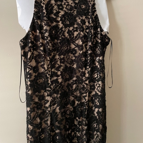 Two evening gowns - Picture 2 of 11